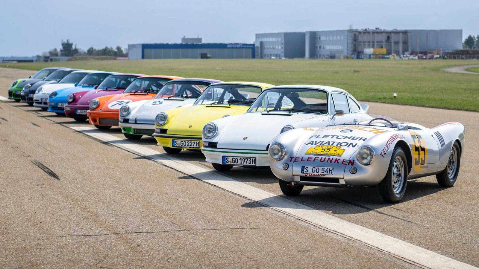 Ο Walter Rohrl γιορτάζει τα 50 χρόνια της Porsche 911 Carrera RS 2.7